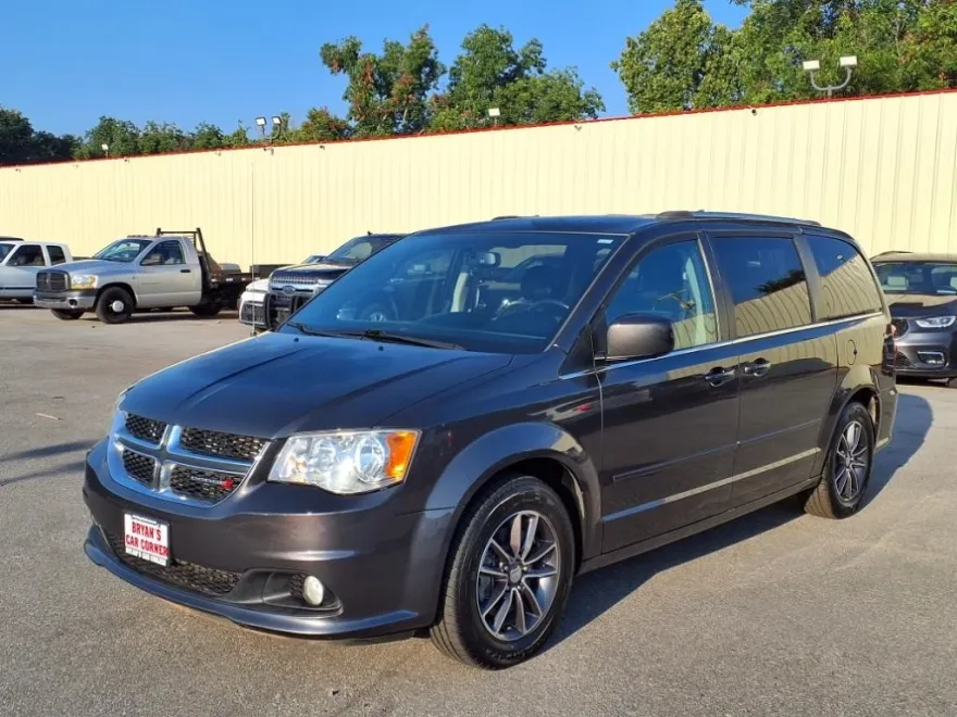 2017 Dodge Grand Caravan SXT photo 1