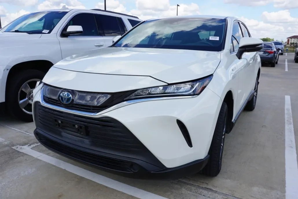 2021 Toyota Venza LE photo 1