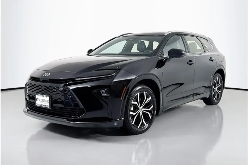 2025 Toyota Crown Signia XLE photo 1