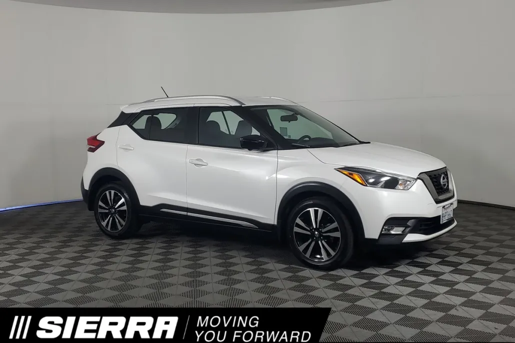 2018 Nissan Kicks SR photo 1