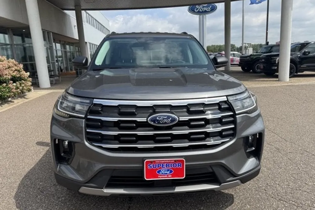 2025 Ford Explorer photo 1