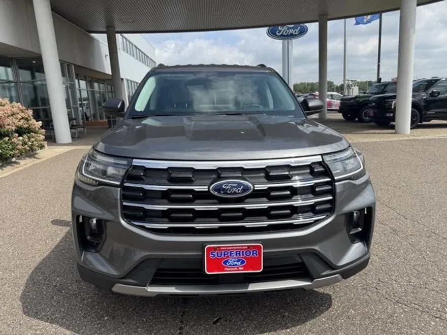 2025 Ford Explorer photo 1