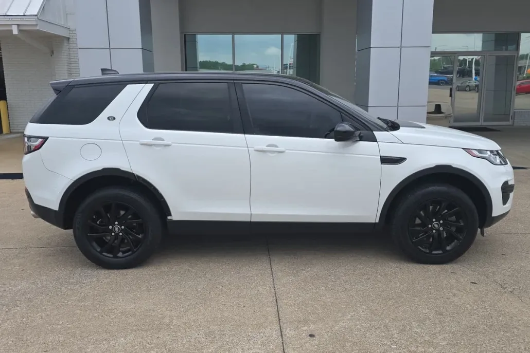 2018 Land Rover Discovery Sport SE photo 1
