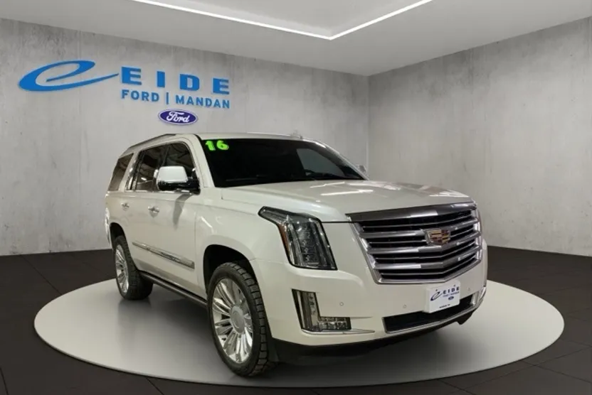 2016 Cadillac Escalade Platinum photo 1