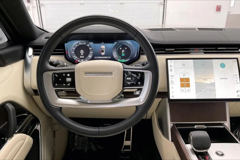 2025 Land Rover Range Rover SE photo 1