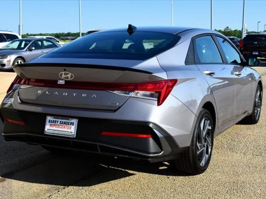 2025 Hyundai Elantra Hybrid SEL Sport photo 1