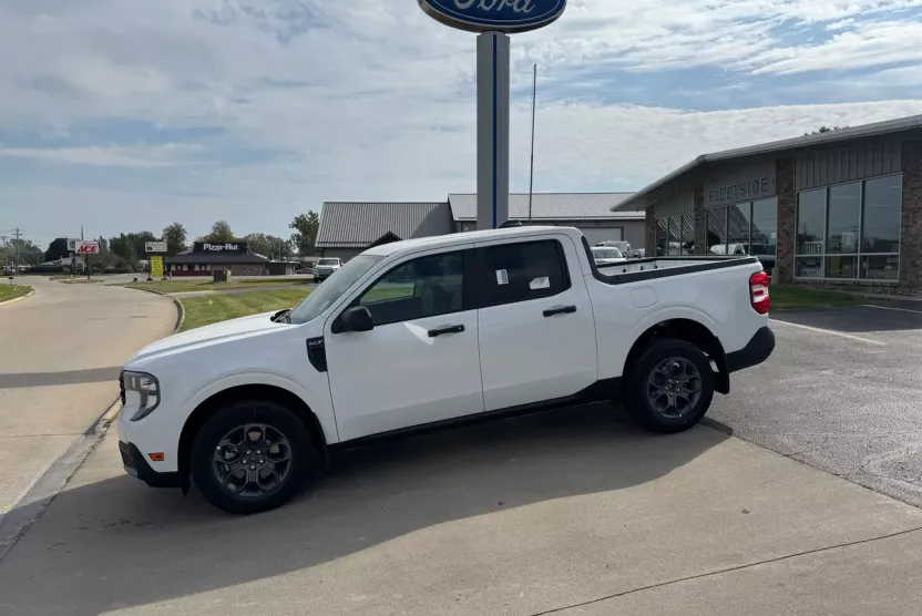 2025 Ford Maverick XLT photo 1
