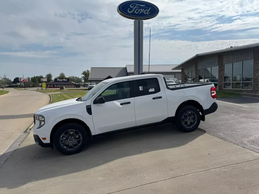2025 Ford Maverick XLT photo 1