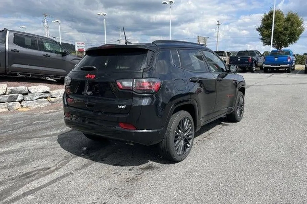 2023 Jeep Compass Limited photo 1