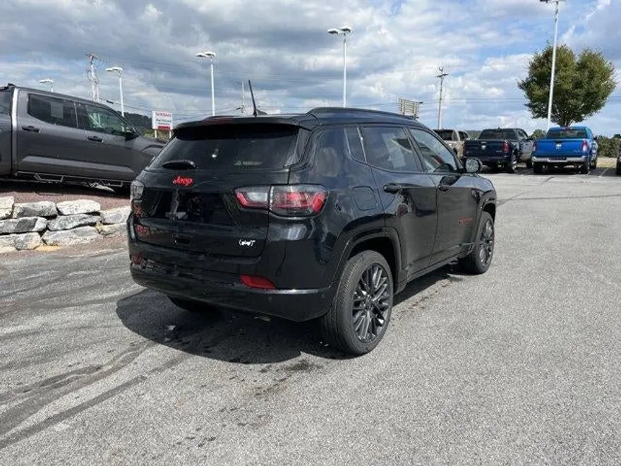 2023 Jeep Compass Limited photo 1
