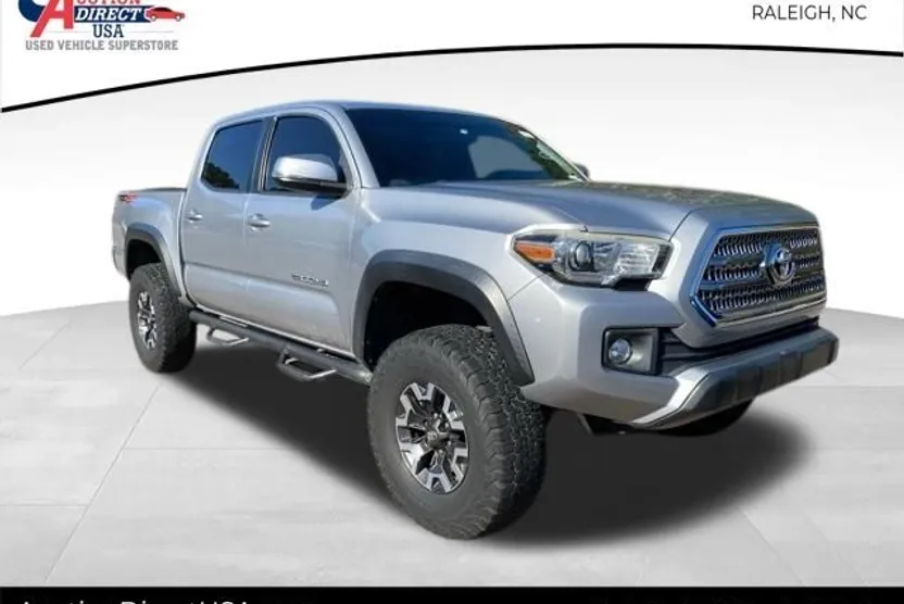 2017 Toyota Tacoma TRD Off-Road photo 1