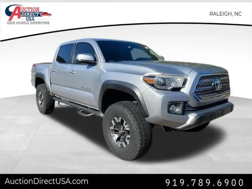 2017 Toyota Tacoma TRD Off-Road photo 1