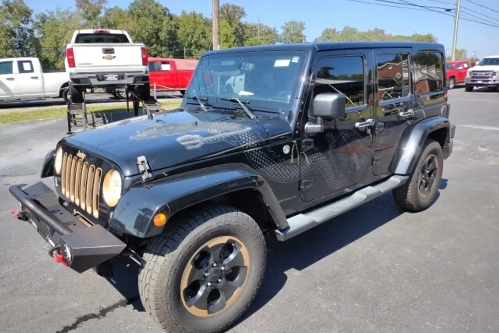 2014 Jeep Wrangler Unlimited Sahara photo 1