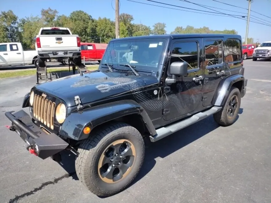 2014 Jeep Wrangler Unlimited Sahara photo 1
