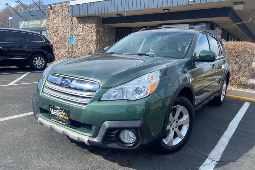 2014 Subaru Outback 2.5i Limited photo 1
