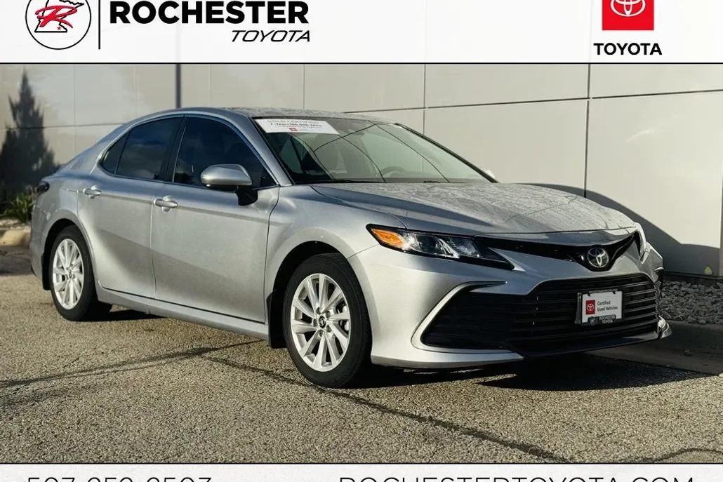 2023 Toyota Camry LE photo 1