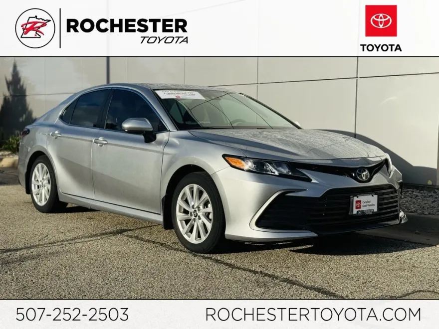 2023 Toyota Camry LE photo 1
