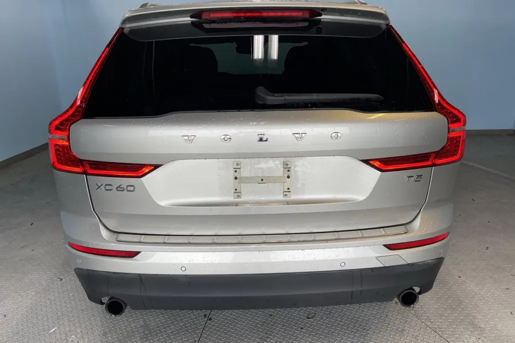2019 Volvo XC60 Momentum photo 1