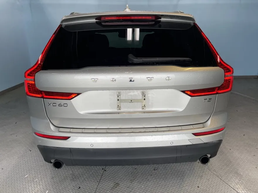 2019 Volvo XC60 Momentum photo 1