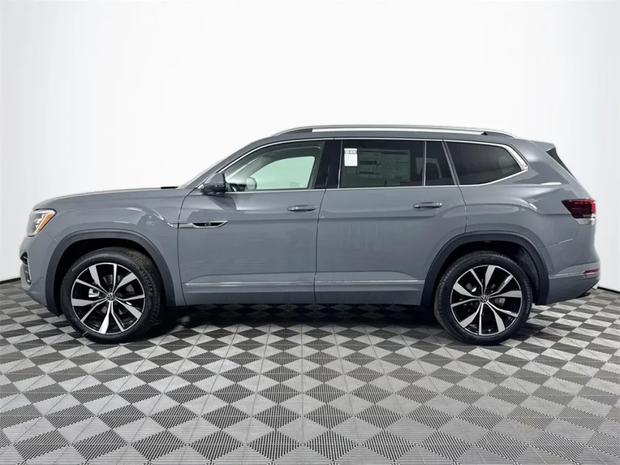 2025 Volkswagen Atlas SEL Premium R-Line photo 2