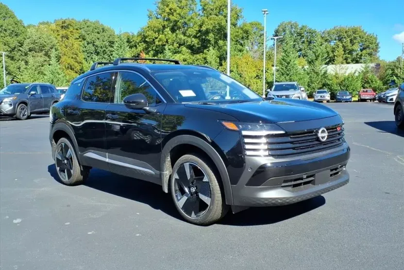2026 Nissan Kicks SR photo 1