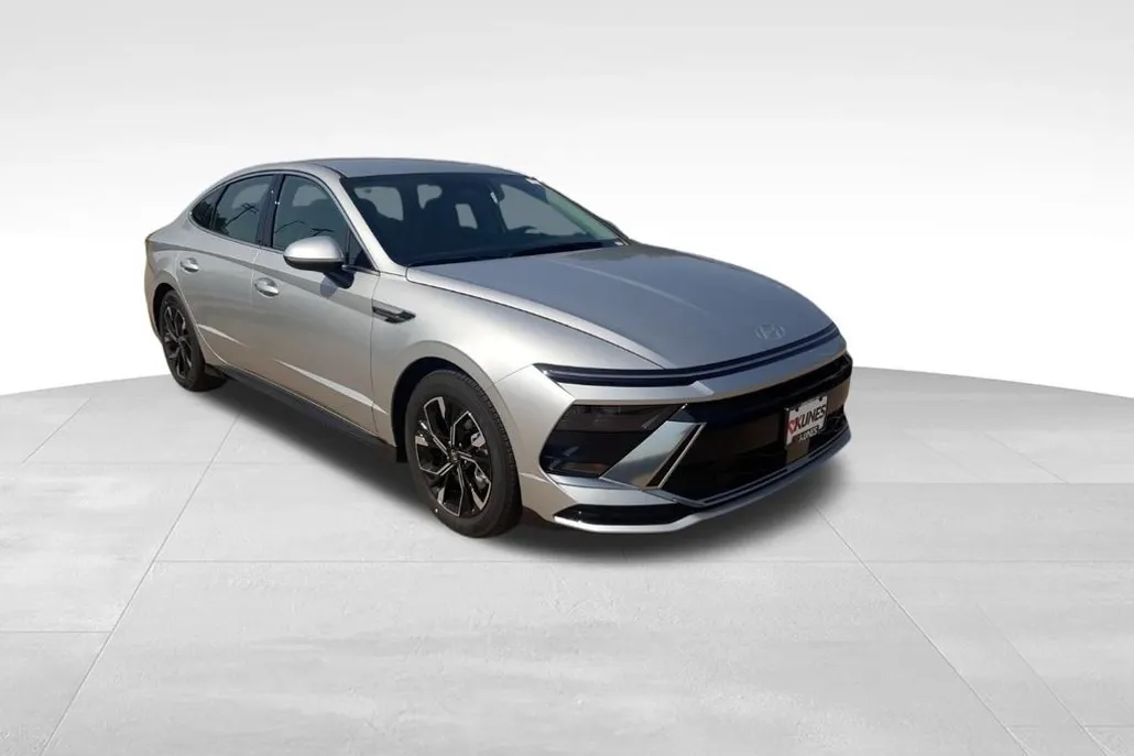 2025 Hyundai Sonata SEL photo 1