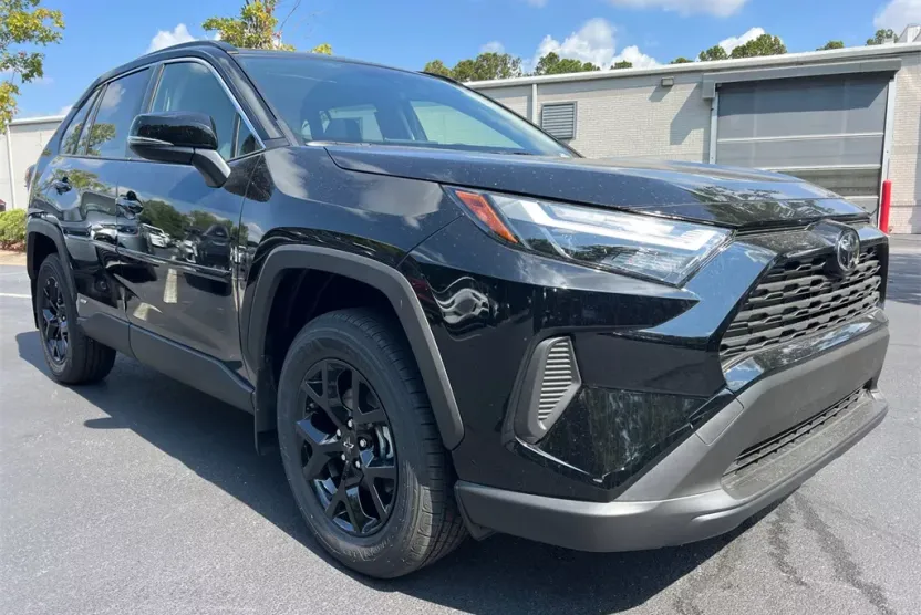 2025 Toyota RAV4 Hybrid XLE photo 1