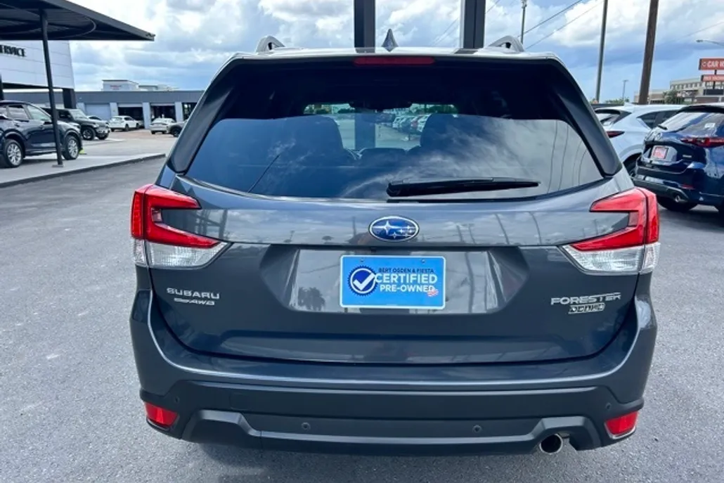 2022 Subaru Forester Limited photo 1