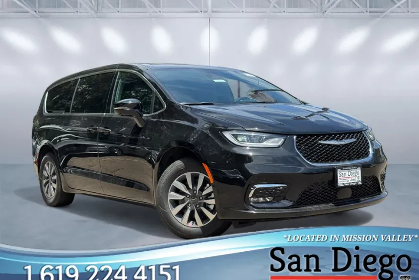 2025 Chrysler Pacifica Hybrid photo 1