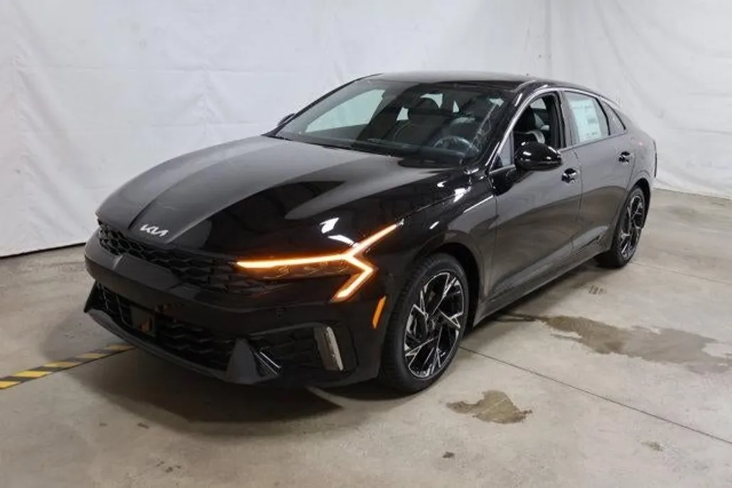 2026 Kia K5 GT-Line photo 1