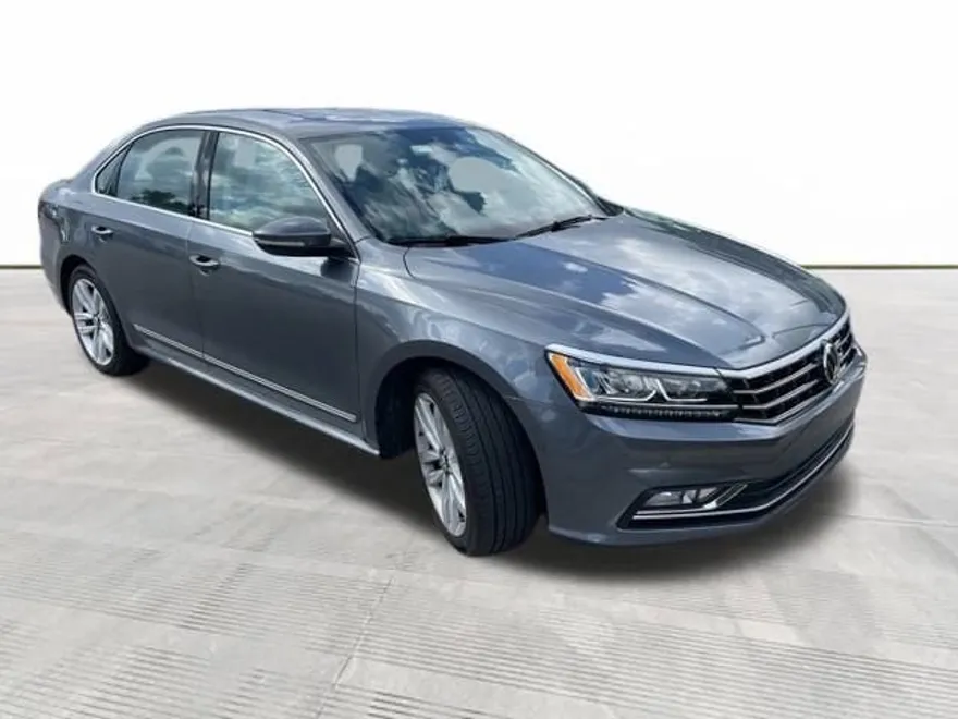 2017 Volkswagen Passat SEL Premium photo 1