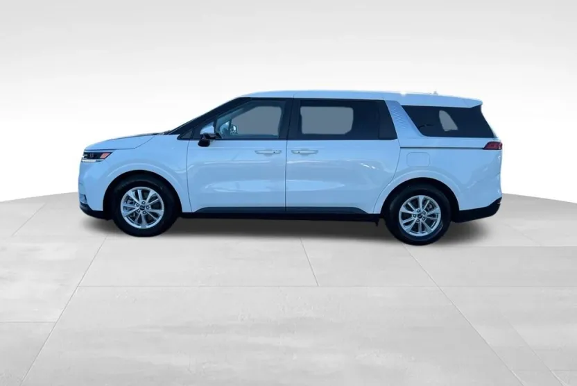 2022 Kia Carnival LXS photo 1