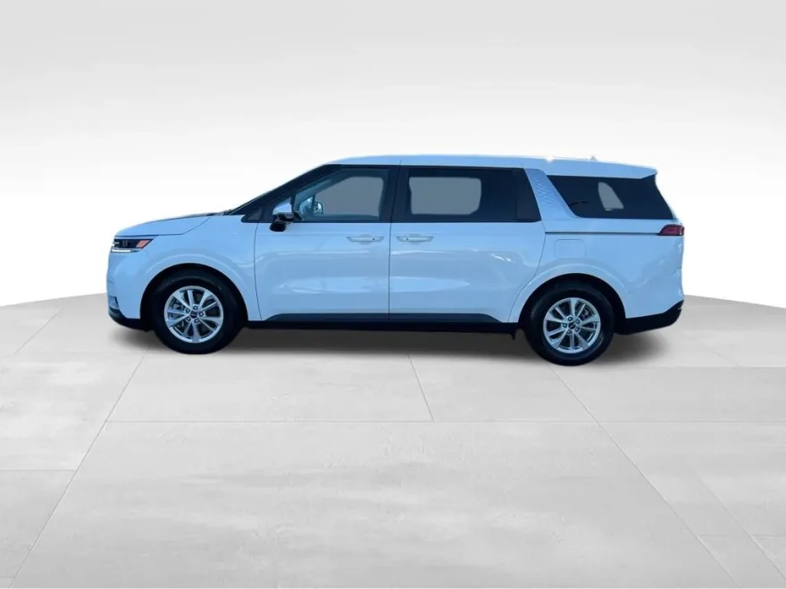 2022 Kia Carnival LXS photo 1