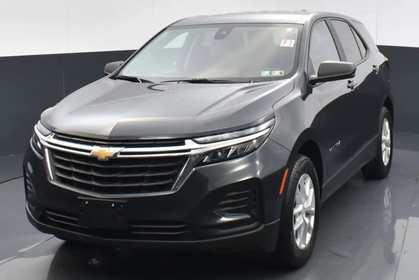 2022 Chevrolet Equinox LS photo 1