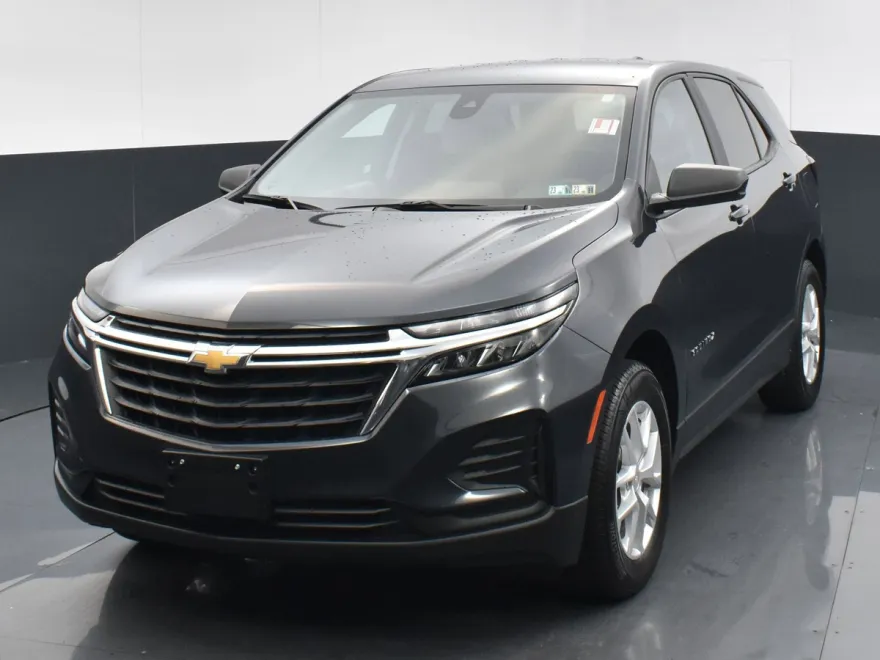 2022 Chevrolet Equinox LS photo 1