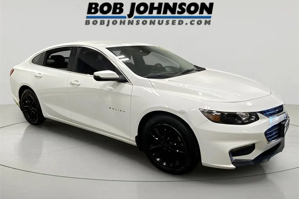 2016 Chevrolet Malibu 1LT photo 1