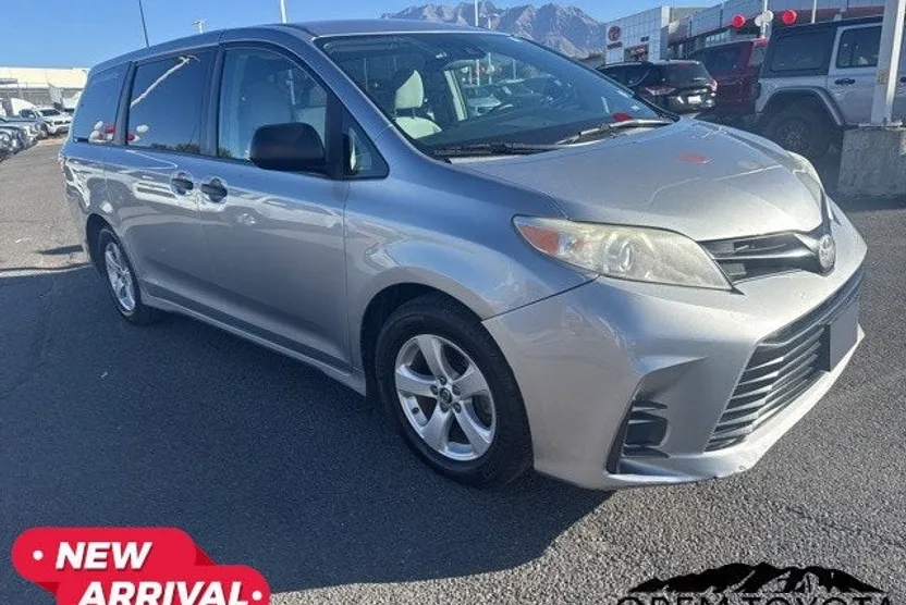 2018 Toyota Sienna L photo 1