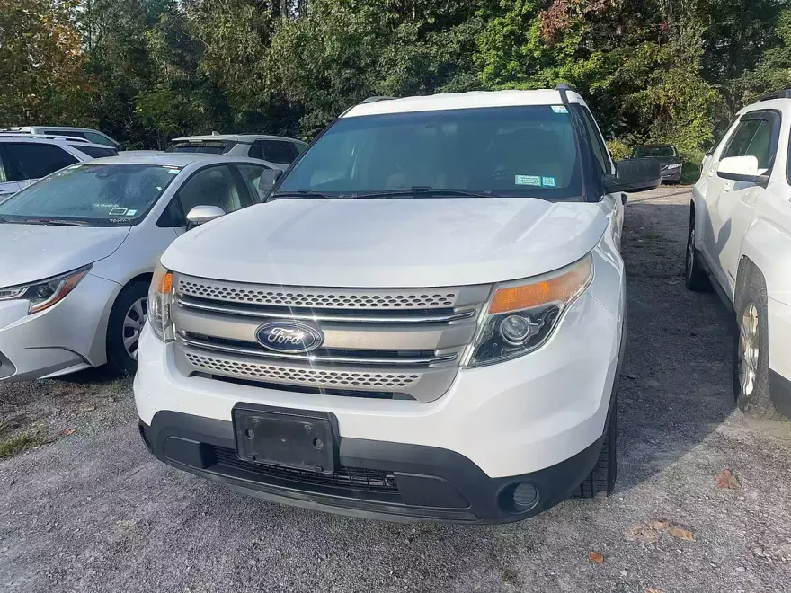 2015 Ford Explorer Base photo 1