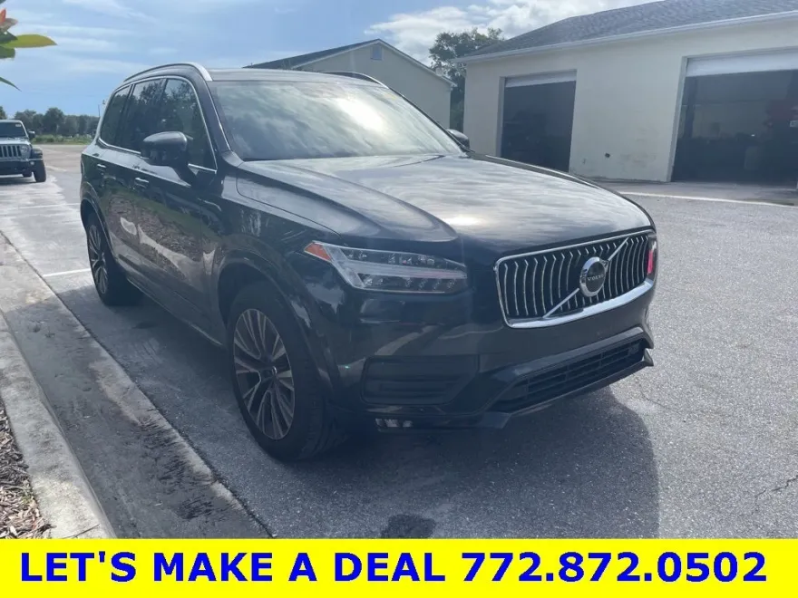 2022 Volvo XC90 T6 Momentum photo 1