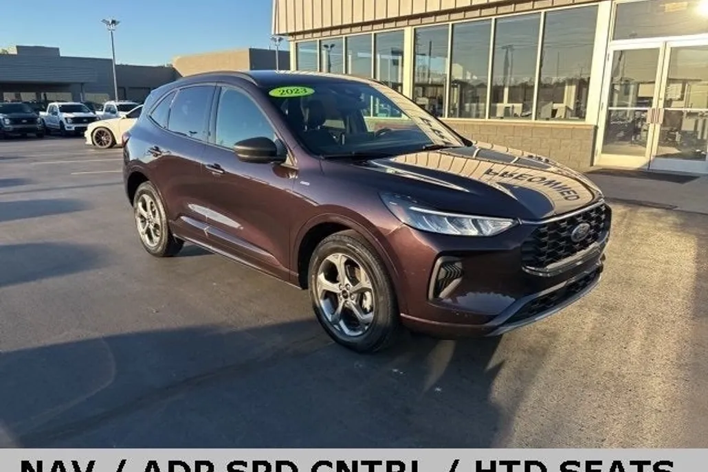 2023 Ford Escape ST-Line photo 1