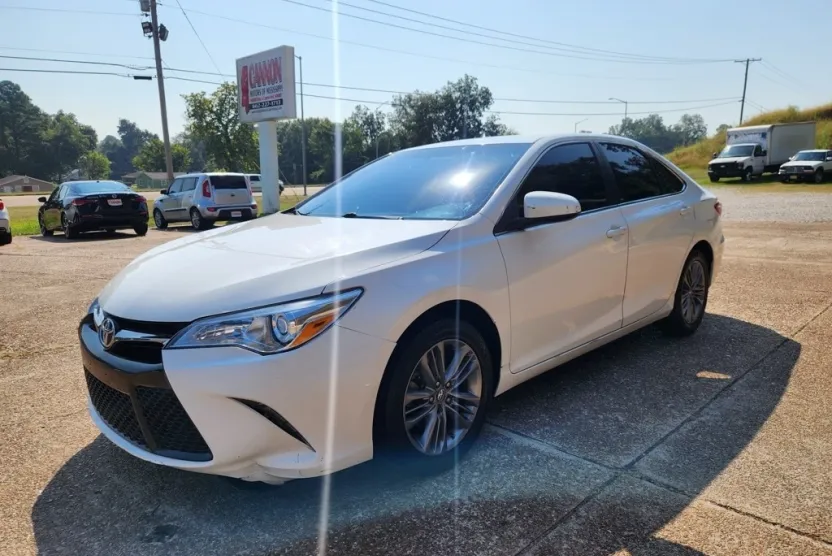 2017 Toyota Camry XLE XSE photo 1