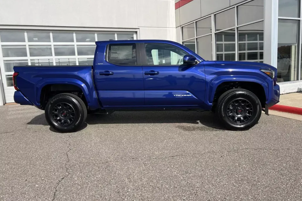 2025 Toyota Tacoma SR5 photo 1