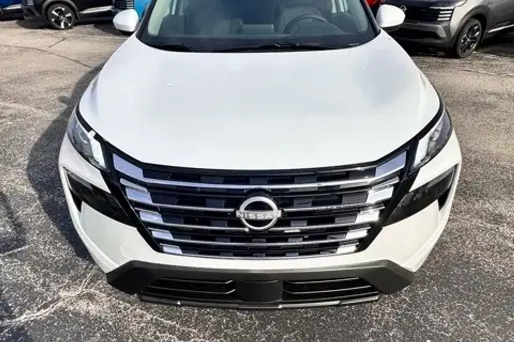 2026 Nissan Rogue SV photo 1