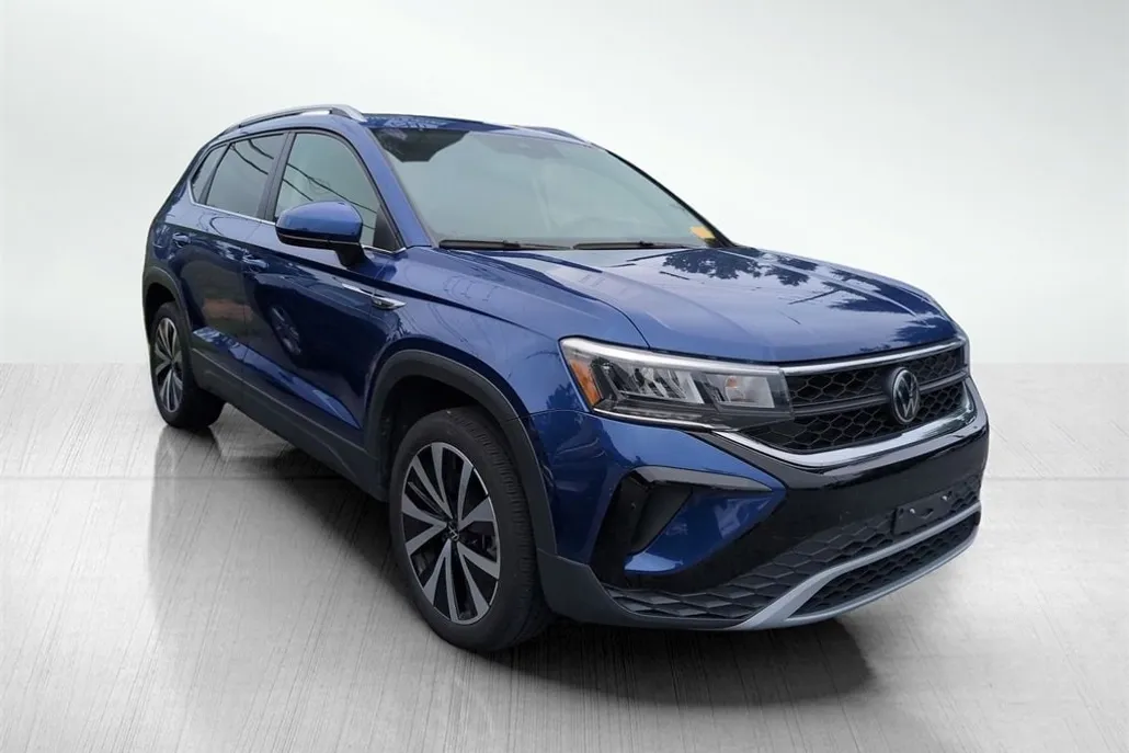 2024 Volkswagen Taos SE photo 1