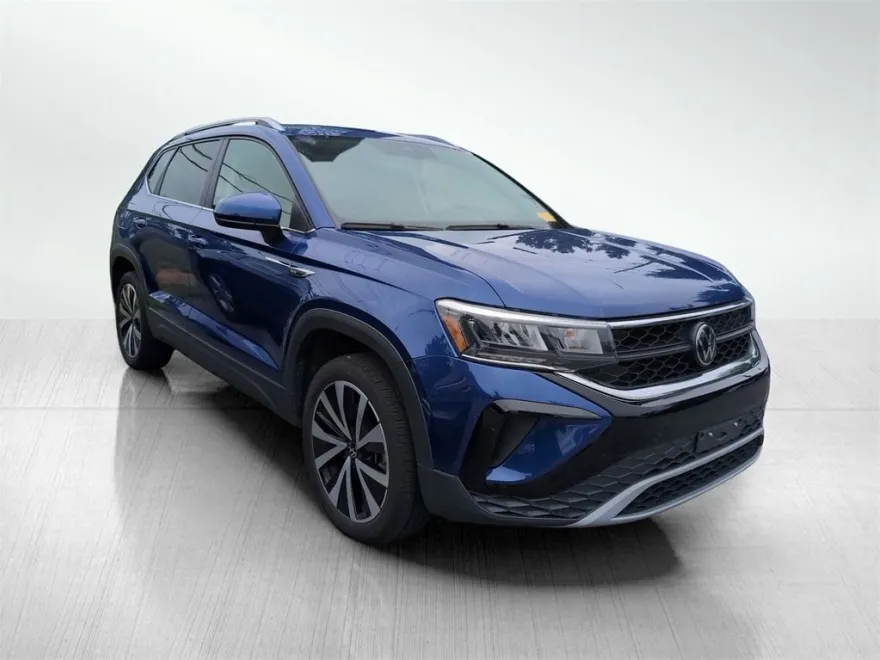 2024 Volkswagen Taos SE photo 1