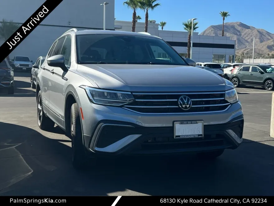 2022 Volkswagen Tiguan SE photo 1