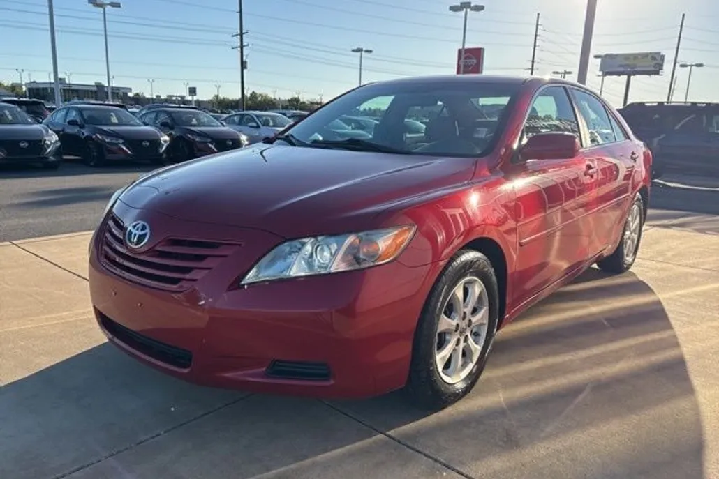 2009 Toyota Camry LE photo 1