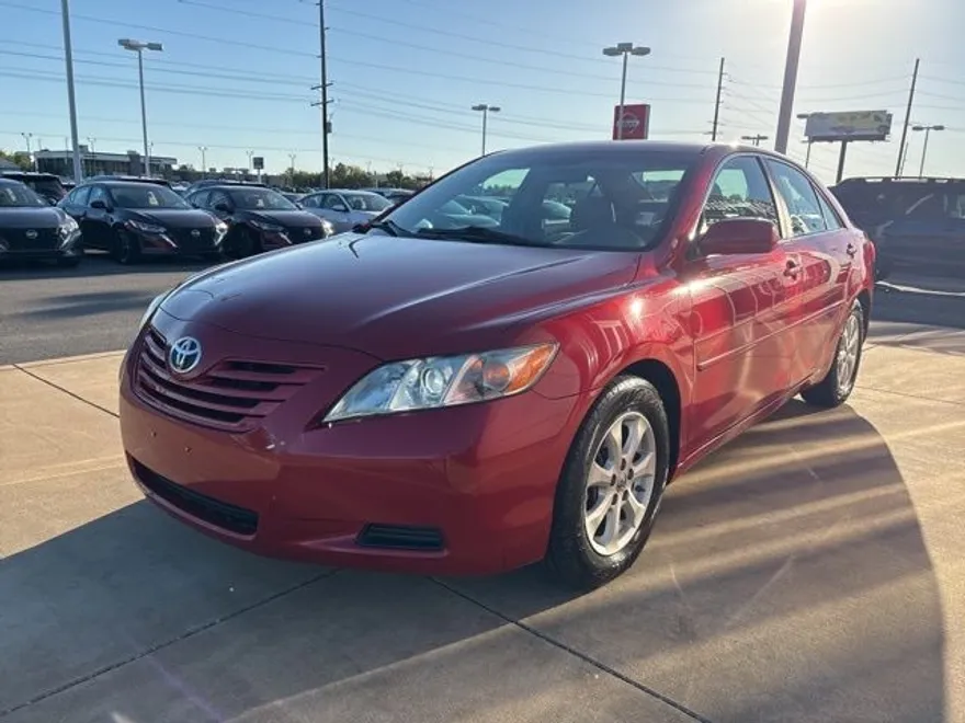 2009 Toyota Camry LE photo 1