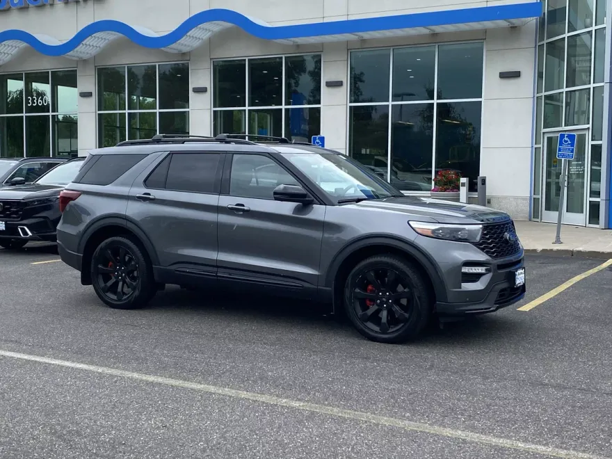 2022 Ford Explorer ST photo 1