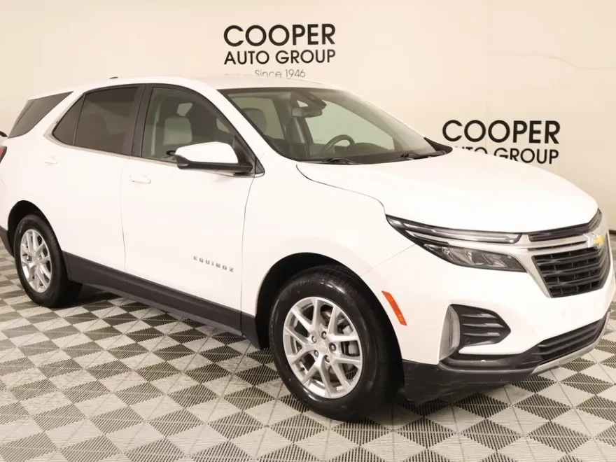 2023 Chevrolet Equinox LT photo 1